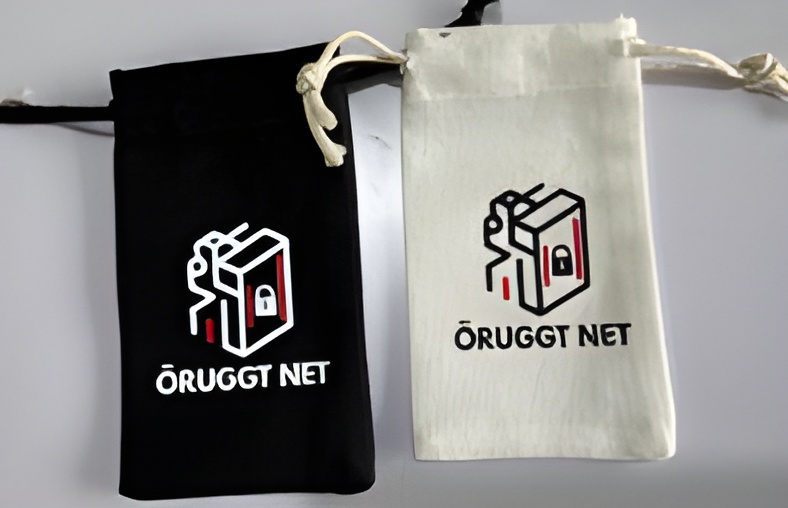 Small drawstring fabric bags